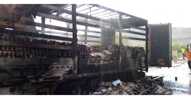 2 tırda çıkan yangın hasara neden oldu
