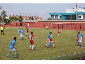 Toroslar’da Mahalleler Arası Futbol Turnuvası heyecanı sürüyor