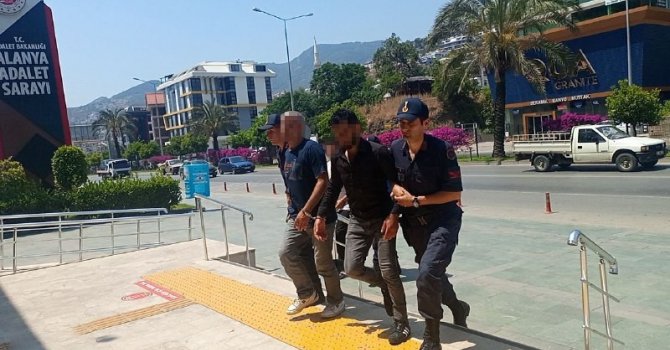 36 göçmeni kaçırmaya çalışan 3 kişi adliyeye sevk edildi