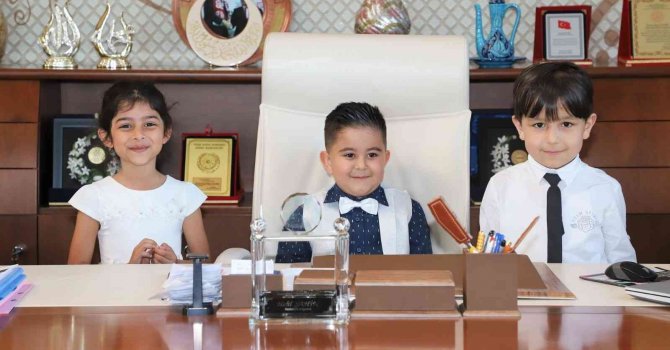 Annesiyle birlikte yaşamını yitiren Defne’den geriye başkanın makam koltuğundaki görüntüleri kaldı