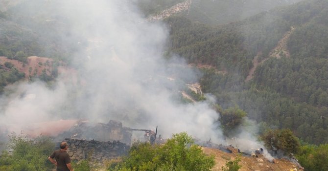 Alevlere teslim olan ev kullanılamaz hale geldi