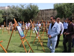 Genç ressamlar, ilk sergilerini tarihi konakta açtı