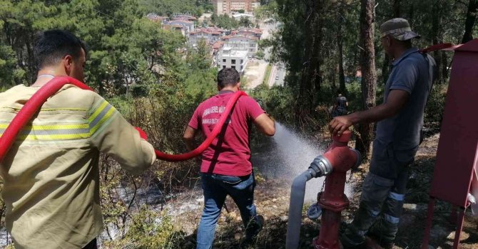 Ormanlık alanda çıkan yangın büyümeden söndürüldü