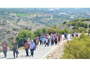 Burdurlu doğa severler antik kente yürüyüp mesire alanında stres attı