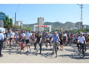 Hem rakipleriyle hem sıcakla mücadele ettiler