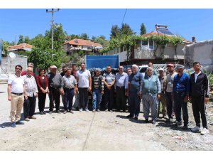 Antalya Büyükşehir Belediyesinden afetzede çiftçiye naylon desteği