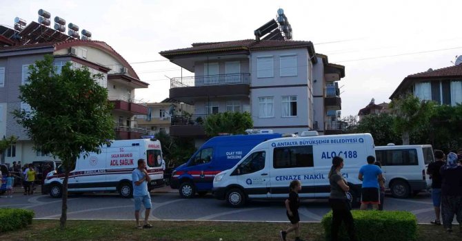 Antalya’da 2 çocuk annesi kadın evinde ölü bulundu