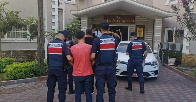 Antalya’da jandarmadan suç makinesinin evine operasyon