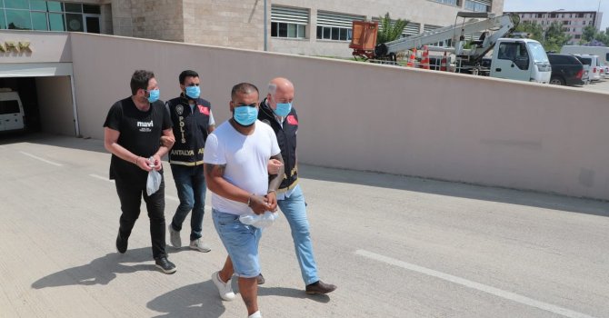 Antalya’da 41 ekip 102 personelle eşzamanlı aranan şahıs operasyonu
