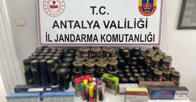 Markette çok miktarda kaçak tütün ürünü ele geçirildi