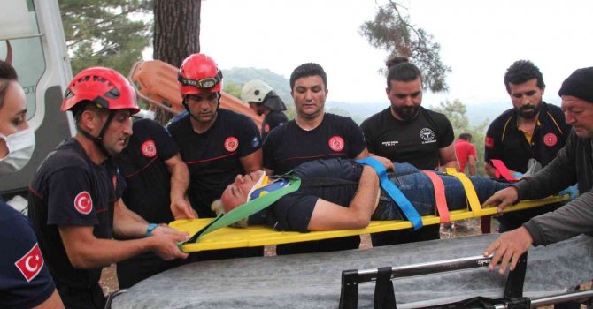 Antalya’da kayalık alana düşen şahsı kurtarma seferberliği