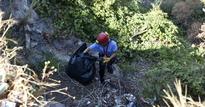 Falezlerde temizlik