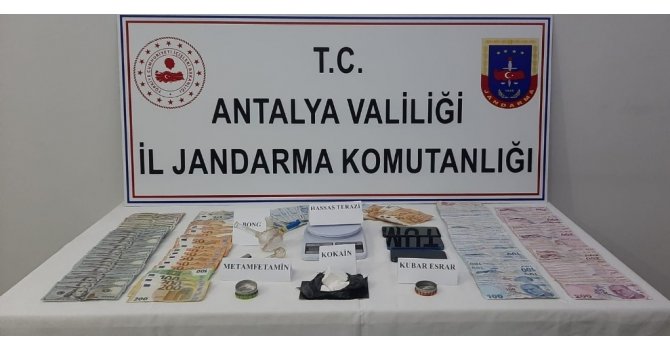 Uyuşturucuyu piyasaya süremeden yakalandı