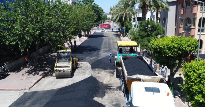 Konyaaltı’nda asfalt çalışmaları devam ediyor