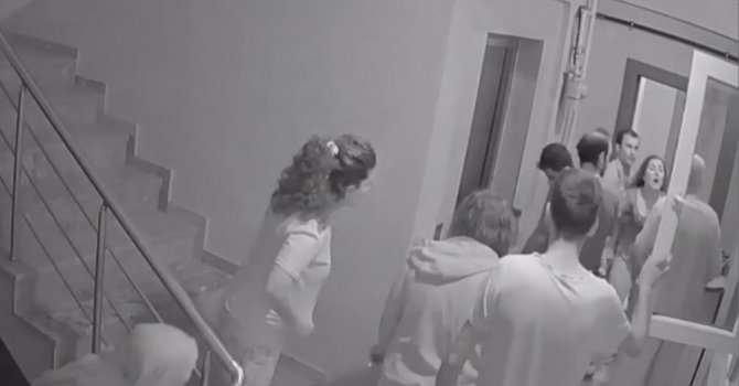 Komşu kavgasını ayırayım derken başına gelmeyen kalmadı