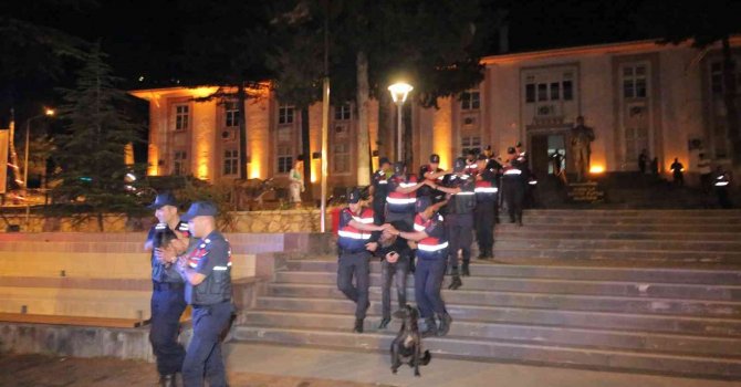 Çelik gergi kayışı hırsızlarına jandarmadan suçüstü