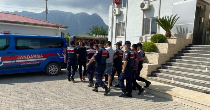 Hırsızlığa teşebbüs eden şahıslar yakalandı