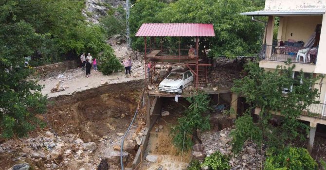 Adana’da afetin büyüklüğü havadan görüntülendi
