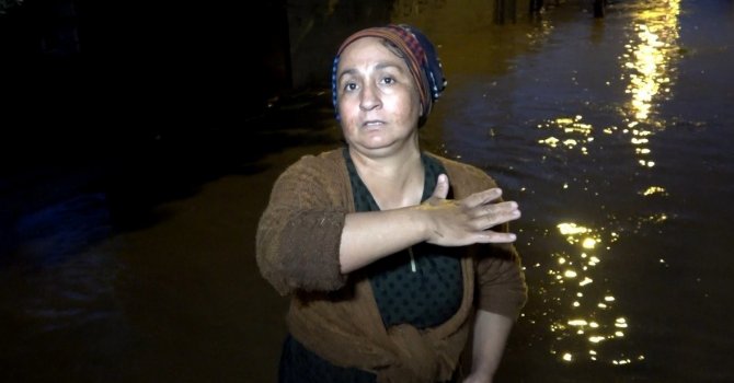 Sağanak yağış sonrası sular altında kalan evde can pazarı yaşandı