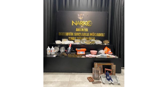 Evlerinde uyuşturucu madde depolayan şüpheliler yakalandı