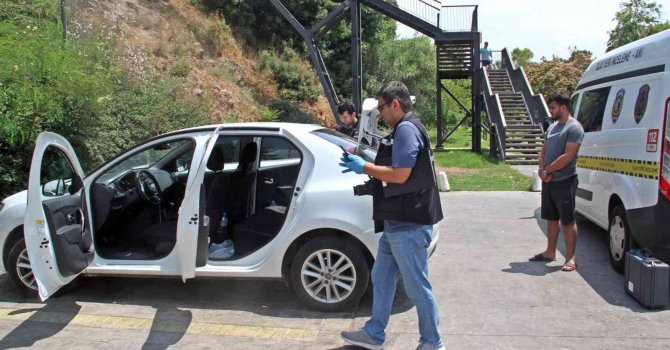 Akşam deniz keyfi yapıp araçlarında uyuyan tatilcilere sabah hırsız şoku