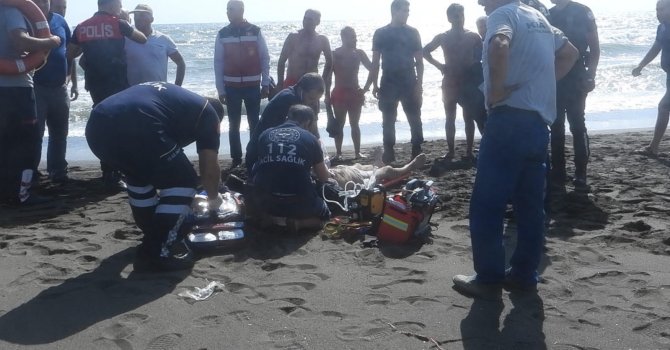 Torununu kurtarmak için denize atladı, rip akıntısında boğuldu