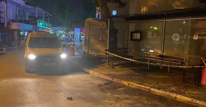 Yaşlı adam durakta ölü bulundu