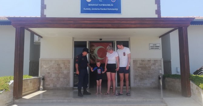 Kaybolan Danimarkalı çocuk ailesine teslim edildi
