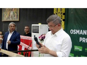 Davutoğlu’nun bozuk mikrofonla imtihanı