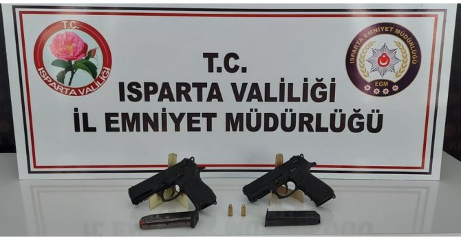 Ruhsatsız tabancalara el konuldu