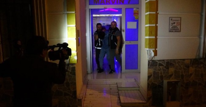 Evlerini uyuşturucu laboratuvarına çeviren çift adliyeye sevk edildi