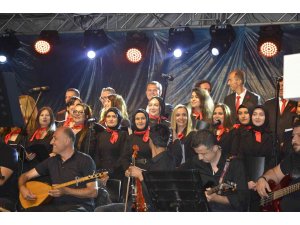 Öğretmenler korosundan Türk halk müziği konseri