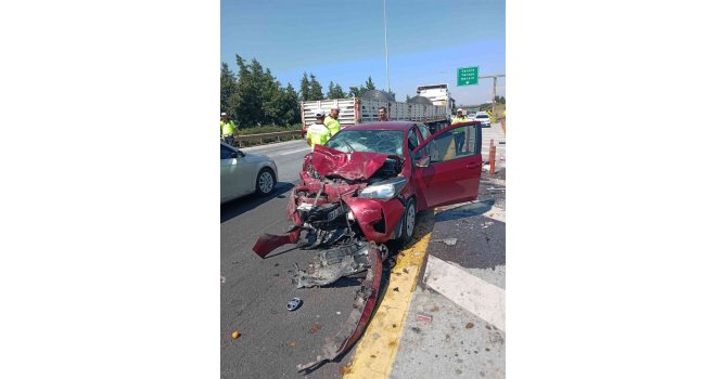 Otoyolda otomobiller çarpıştı: 5 yaralı