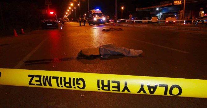 Mersin’de motosiklet kamyonun altında kaldı: 2 ölü, 1 ağır yaralı