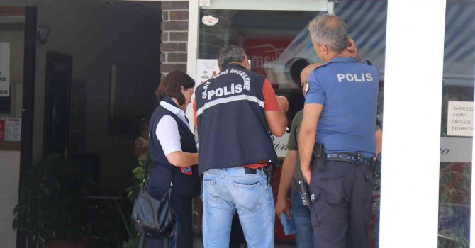 Hollanda uyruklu turist otel odasında ölü bulundu