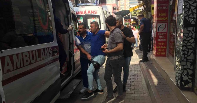 Kırtasiyecilerin kavgası: 1’i ağır 4 yaralı