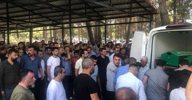 Eşi tarafından katledilen 2 aylık hamile kadına toprağa verildi