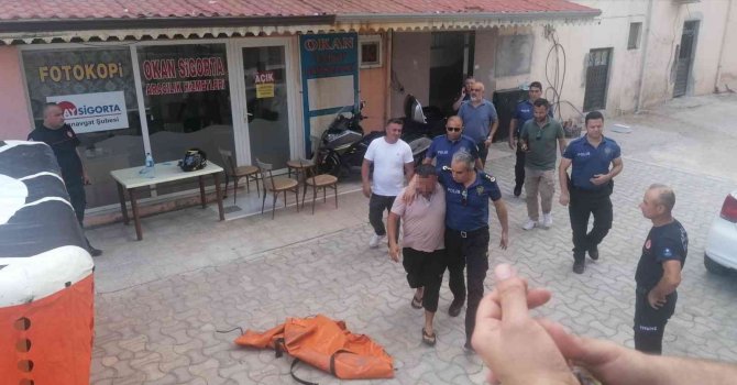 Eşinin uzaklaştırma kararı aldırdığı adam çatıya çıktı