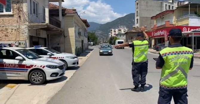 Finike’de dron ile trafik denetimi