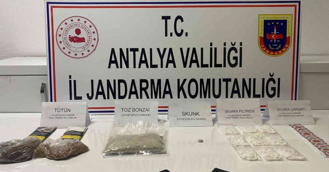 Üzerlerinde uyuşturucuyla yakalandılar