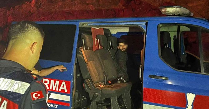 Alanya’da ormanı yakan şüpheli suçüstü yakalandı