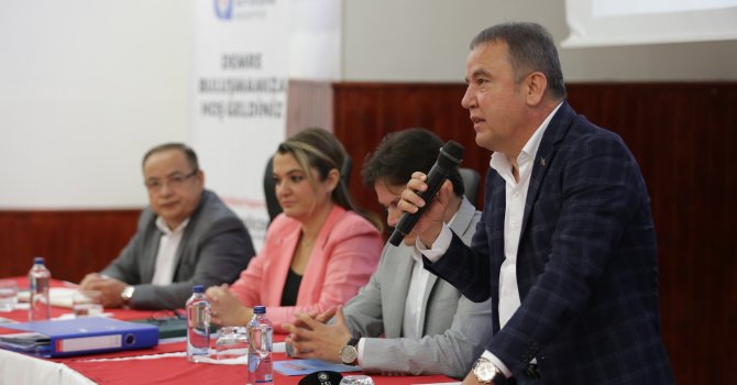 Başkan Böcek dertlere derman olmak için Demre’de