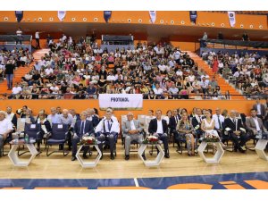 Toros Üniversitesi’nde mezuniyet coşkusu