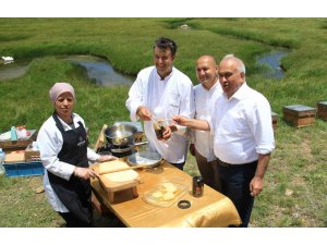 İtalyan şef, 2 bin 500 rakımda dünya birincisi balla tatlı yaptı