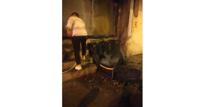 Çekyat alev aldı, iş yerinde hasara yol açtı