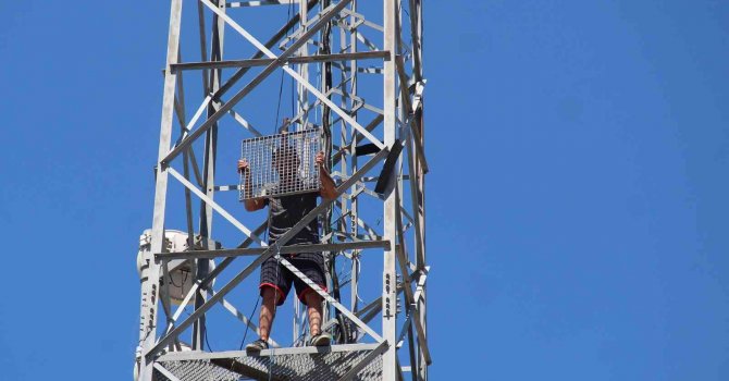 3. kez intihar girişiminde bulunan şahsı, bu kez yemekle ikna etmeye çalıştılar