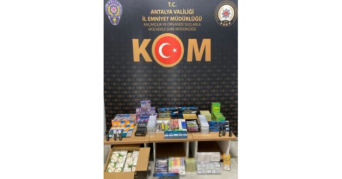 Antalya’da çok miktarda gümrük kaçağı tıbbi ürün ve sigara ele geçirildi