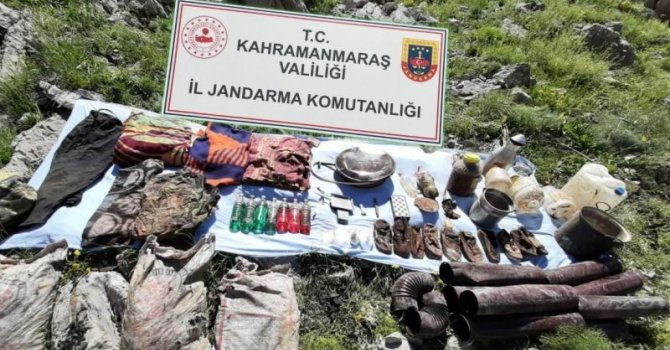 Teröristlerin kullandığı mağarada EYP ve yaşam malzemesi ele geçirildi