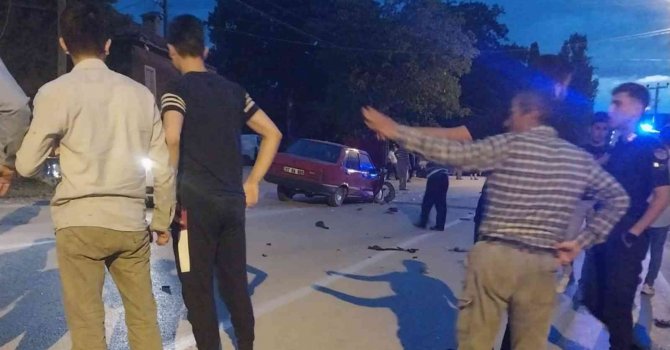 Otomobille çarpışan motosikletin sürücüsü hayatını kaybetti