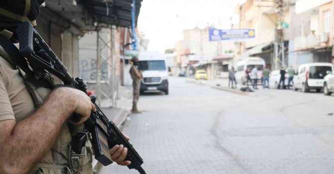 “Tümör” operasyonunda Adana’da çok sayıda kişi gözaltına alındı